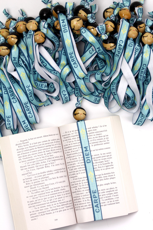 (image pour) Marque Page Elastique Carpe Diem